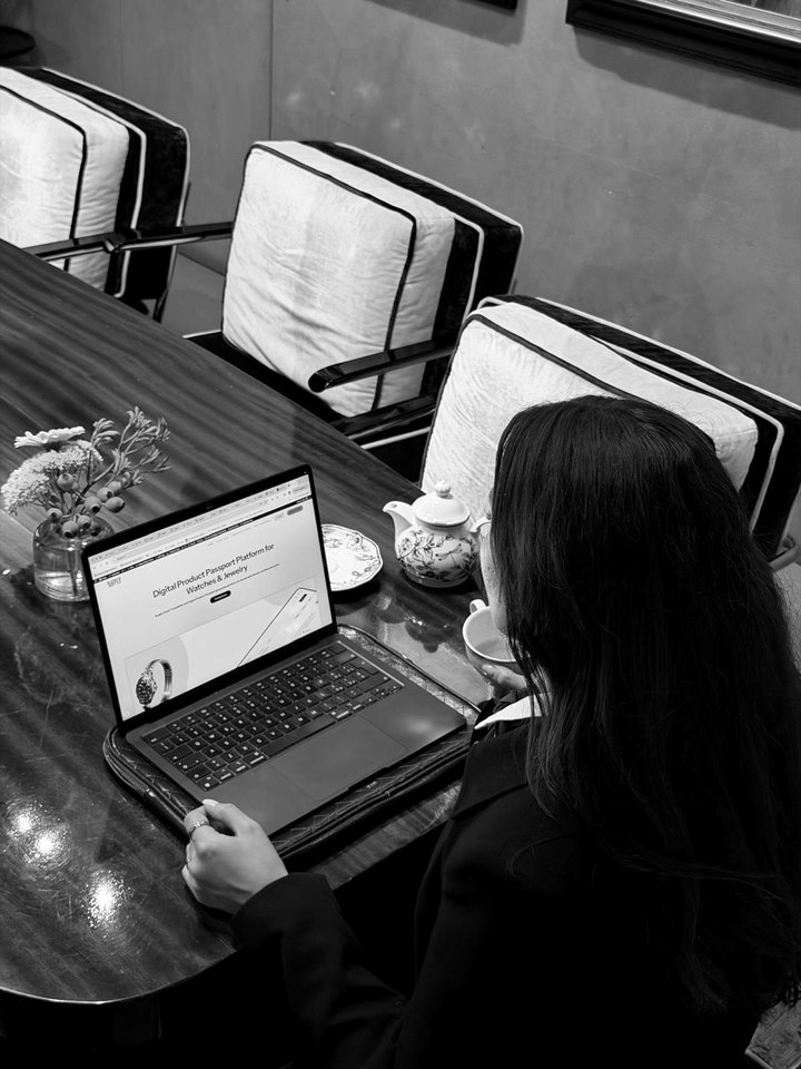 Luisa reviewing the Deply platform on her laptop